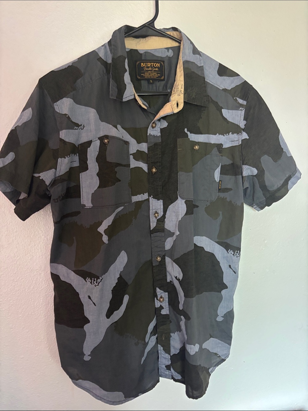 Burton Men's Short-Sleeve Camouflage Button-Up Shirt - Black & Gray